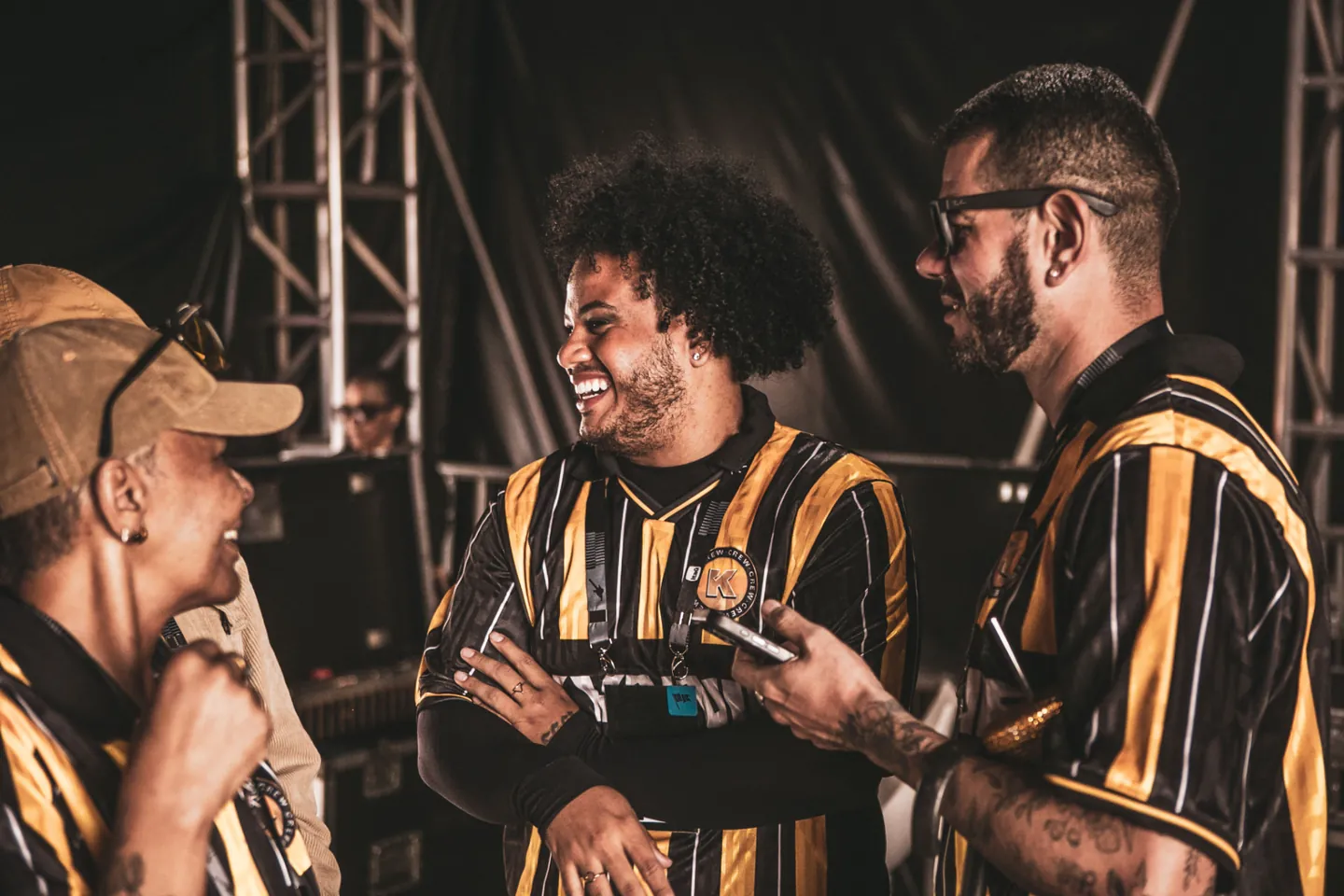Equipe reunida com a Jersey 93 nos bastidores